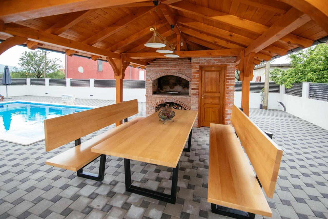 Villa Family House Moja Jube Oklaj Exterior foto